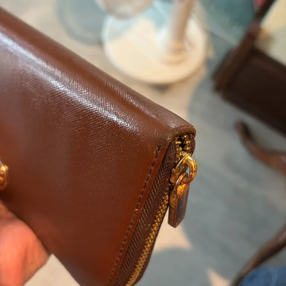 Tory Burch   Long wallet  zippy wallet leather  brown / gold tone good condition - Picture 12 of 16